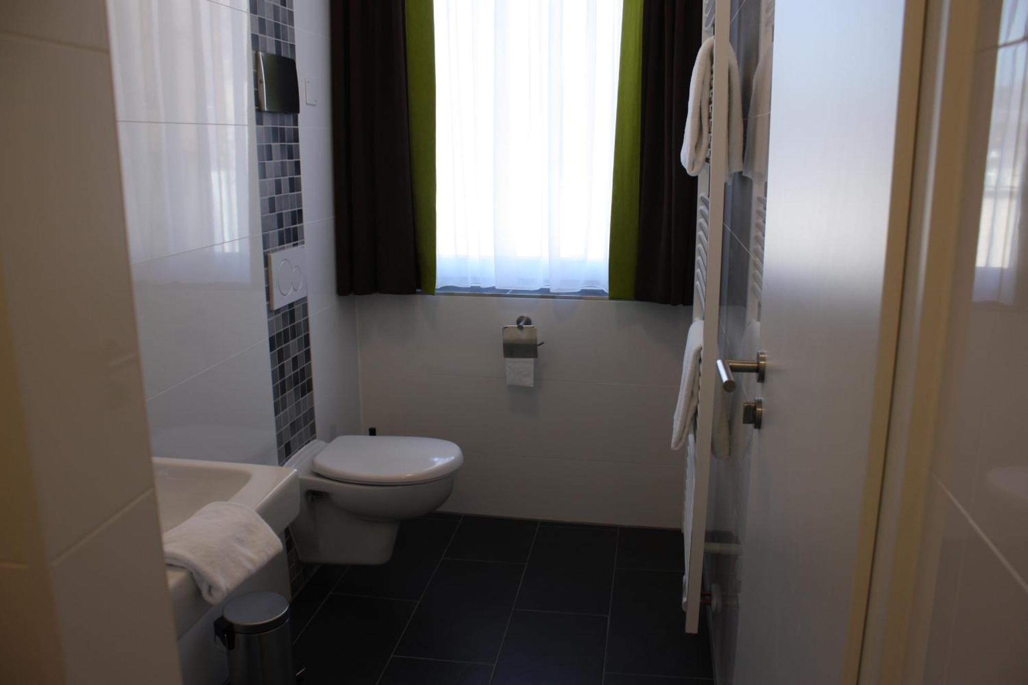 Hotel Schwan - Das Gaestehaus Ilse Oestrich-Winkel Quarto foto